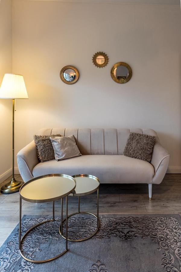 Kierbedzia 6 - Bezplatny Podziemny Parking - Free Parking - Piekny Ogrodek Z Tarasem - 2Km Lazienki Krolewskie - Wifi - Smart Tv 50 Cali - Good Apartments Warszawa Exteriör bild