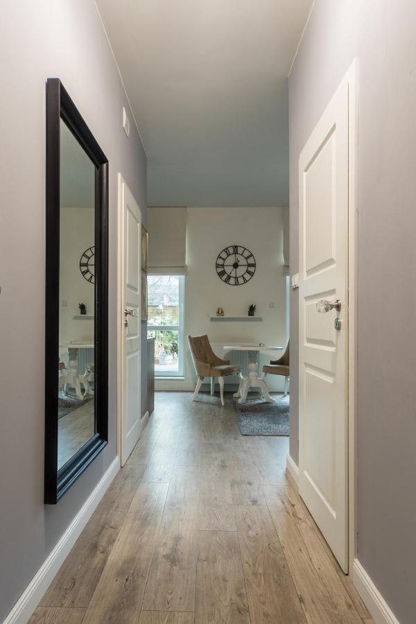 Kierbedzia 6 - Bezplatny Podziemny Parking - Free Parking - Piekny Ogrodek Z Tarasem - 2Km Lazienki Krolewskie - Wifi - Smart Tv 50 Cali - Good Apartments Warszawa Exteriör bild