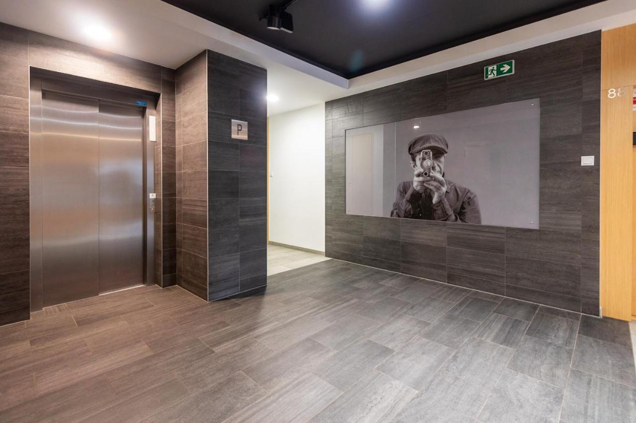 Kierbedzia 6 - Bezplatny Podziemny Parking - Free Parking - Piekny Ogrodek Z Tarasem - 2Km Lazienki Krolewskie - Wifi - Smart Tv 50 Cali - Good Apartments Warszawa Exteriör bild