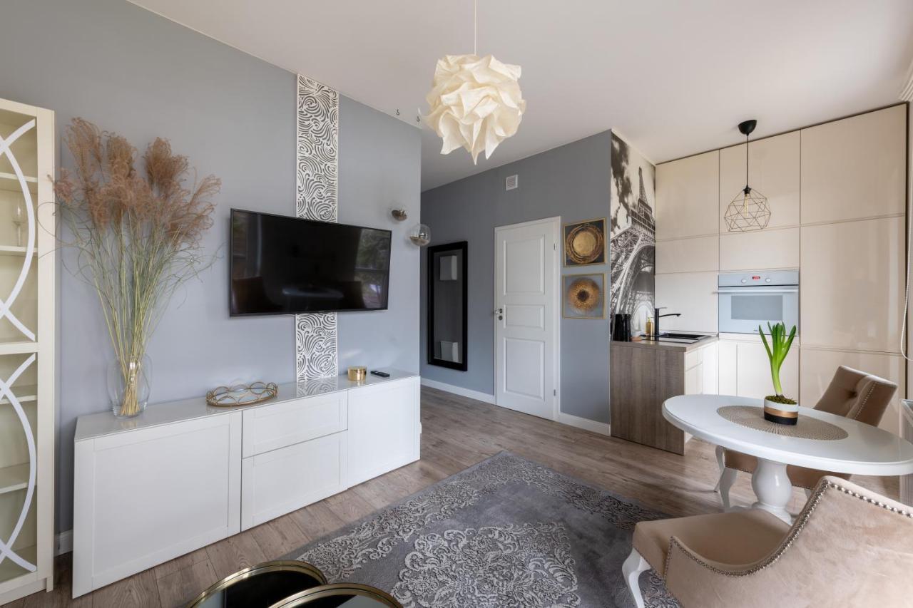 Kierbedzia 6 - Bezplatny Podziemny Parking - Free Parking - Piekny Ogrodek Z Tarasem - 2Km Lazienki Krolewskie - Wifi - Smart Tv 50 Cali - Good Apartments Warszawa Exteriör bild