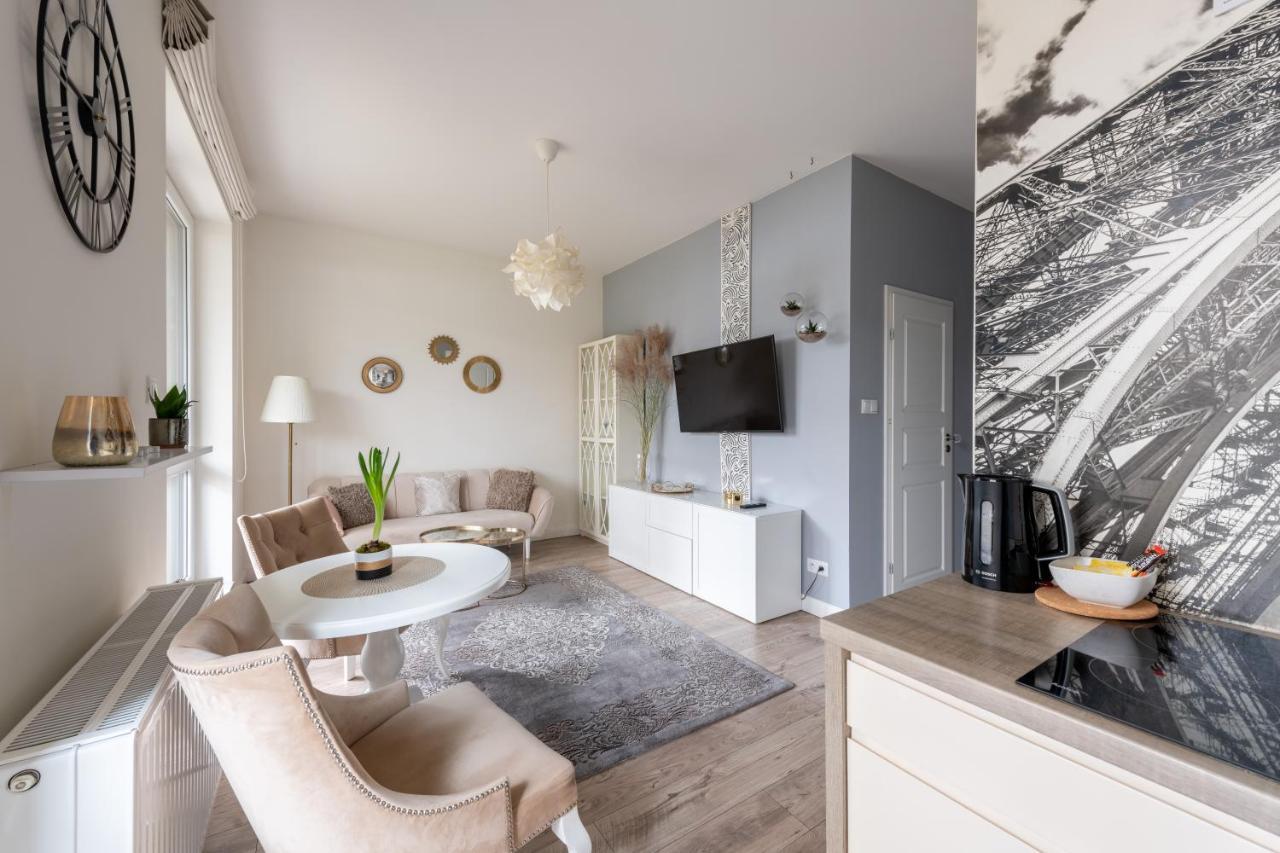 Kierbedzia 6 - Bezplatny Podziemny Parking - Free Parking - Piekny Ogrodek Z Tarasem - 2Km Lazienki Krolewskie - Wifi - Smart Tv 50 Cali - Good Apartments Warszawa Exteriör bild