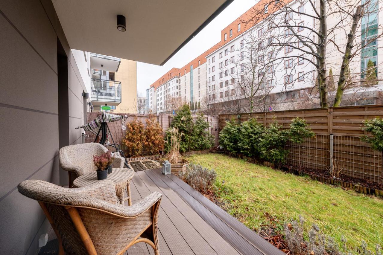 Kierbedzia 6 - Bezplatny Podziemny Parking - Free Parking - Piekny Ogrodek Z Tarasem - 2Km Lazienki Krolewskie - Wifi - Smart Tv 50 Cali - Good Apartments Warszawa Exteriör bild