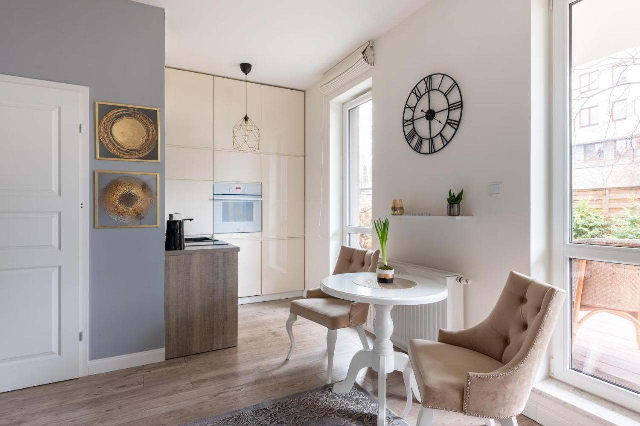 Kierbedzia 6 - Bezplatny Podziemny Parking - Free Parking - Piekny Ogrodek Z Tarasem - 2Km Lazienki Krolewskie - Wifi - Smart Tv 50 Cali - Good Apartments Warszawa Exteriör bild
